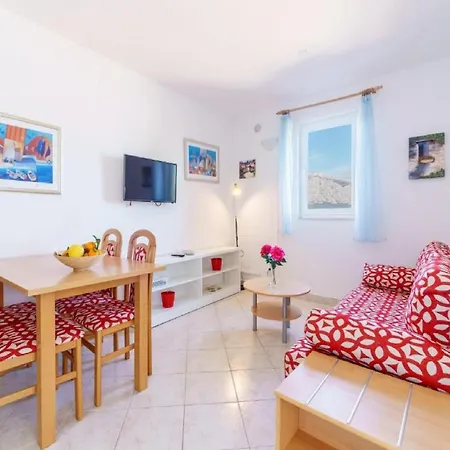 - Comfort One Bedroom H5 ルンバルダ