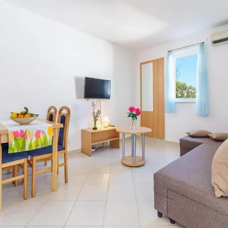 - Comfort One Bedroom H5 *