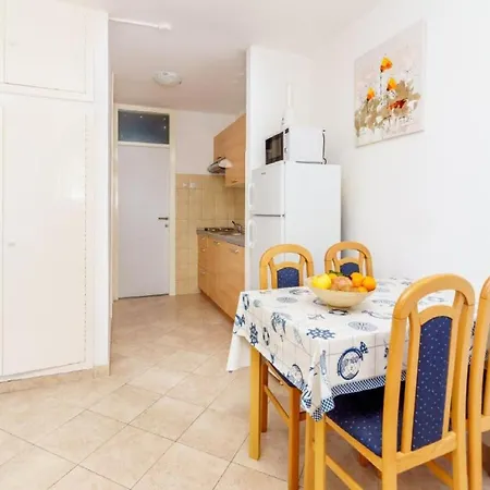 - Comfort One Bedroom H5 * ルンバルダ